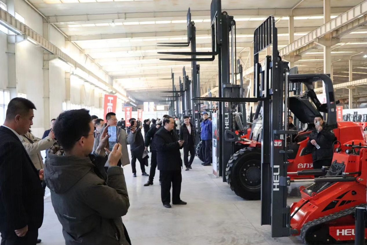 開辦“合力親一家 共創贏未來”主題營銷暨產品推介會.png